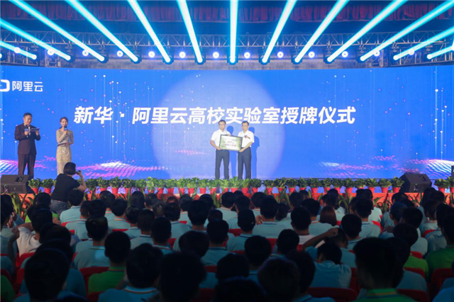 就業(yè)如此困難，他們?yōu)槭裁床粨?dān)心？