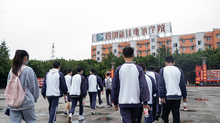 初中分流提前擇校，選擇新華實(shí)現(xiàn)彎道超車！
